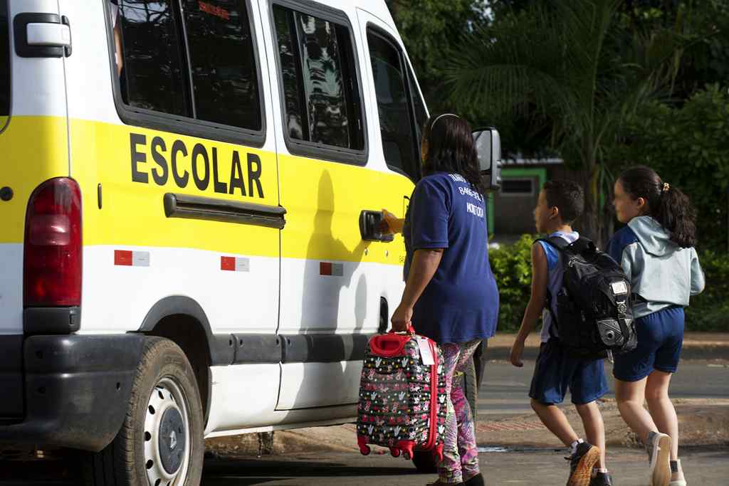 Aleam analisa instalação de câmeras de segurança em veículos escolares 