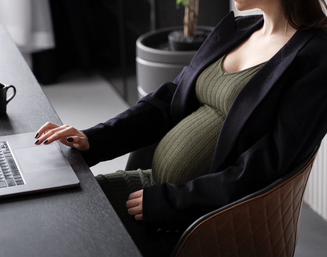 PL obriga empresas a divulgarem direitos de mulheres grávidas 