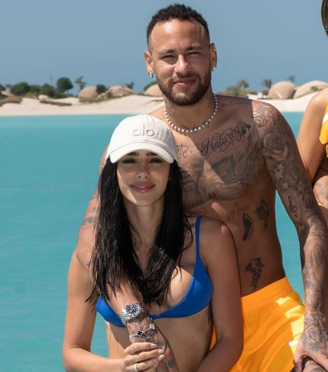 Neymar abre álbum de fotos com Bruna Biancardi e filhos na Arábia Saudita 
