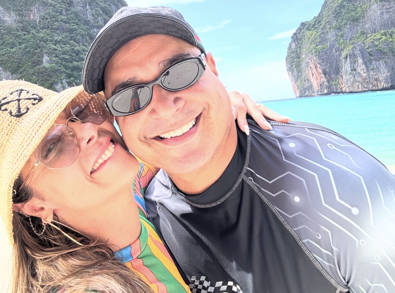 Carla Perez e Xanddy comemoram 23 anos de casados na Tailândia