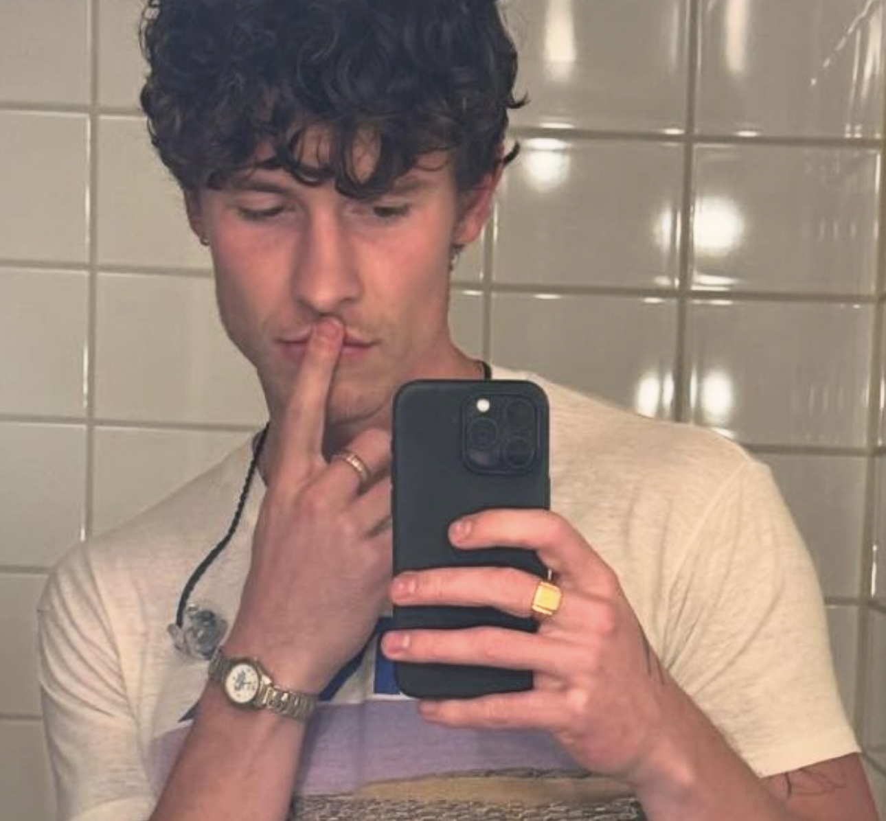 Shawn Mendes fala sobre sexualidade em show 