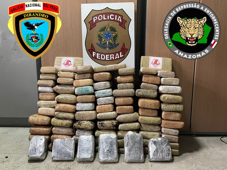 PF apreende 96kg  de drogas em balsa no Amazonas