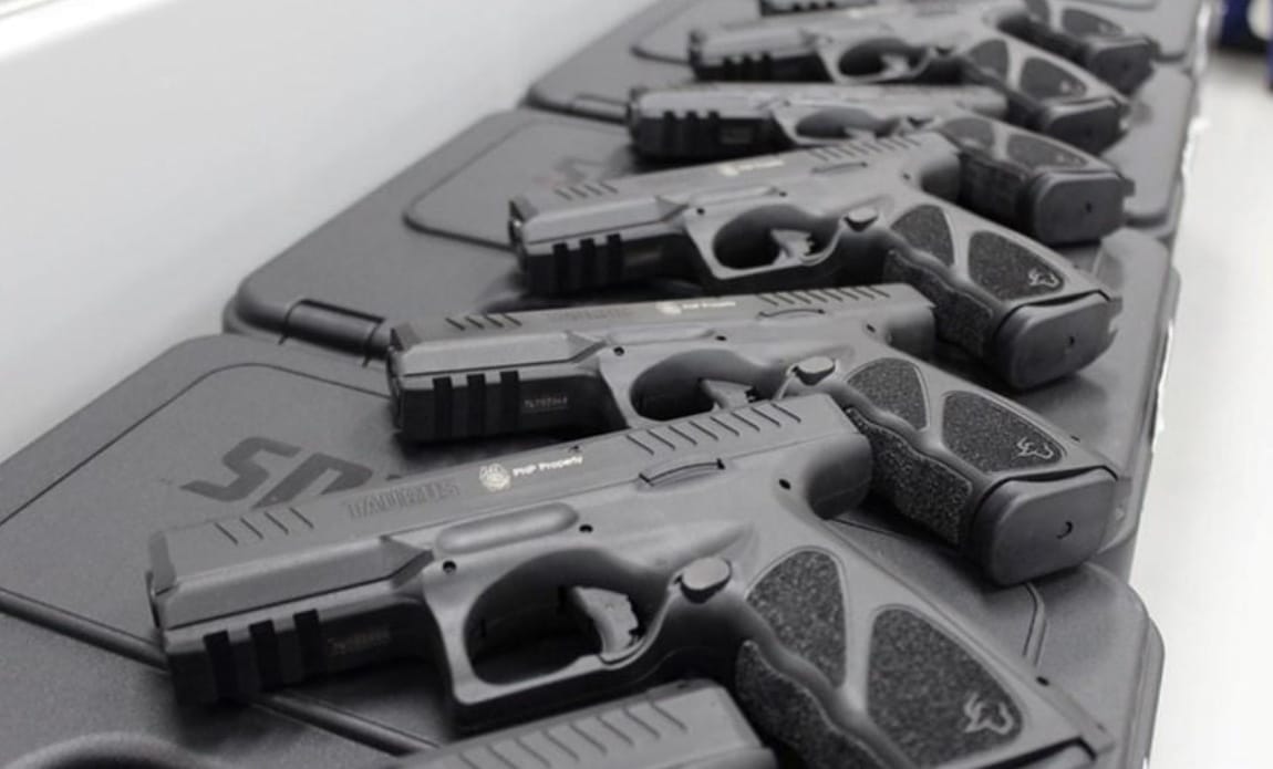 Fábricas de armas decretam férias coletivas para sobreviver a tarifaço