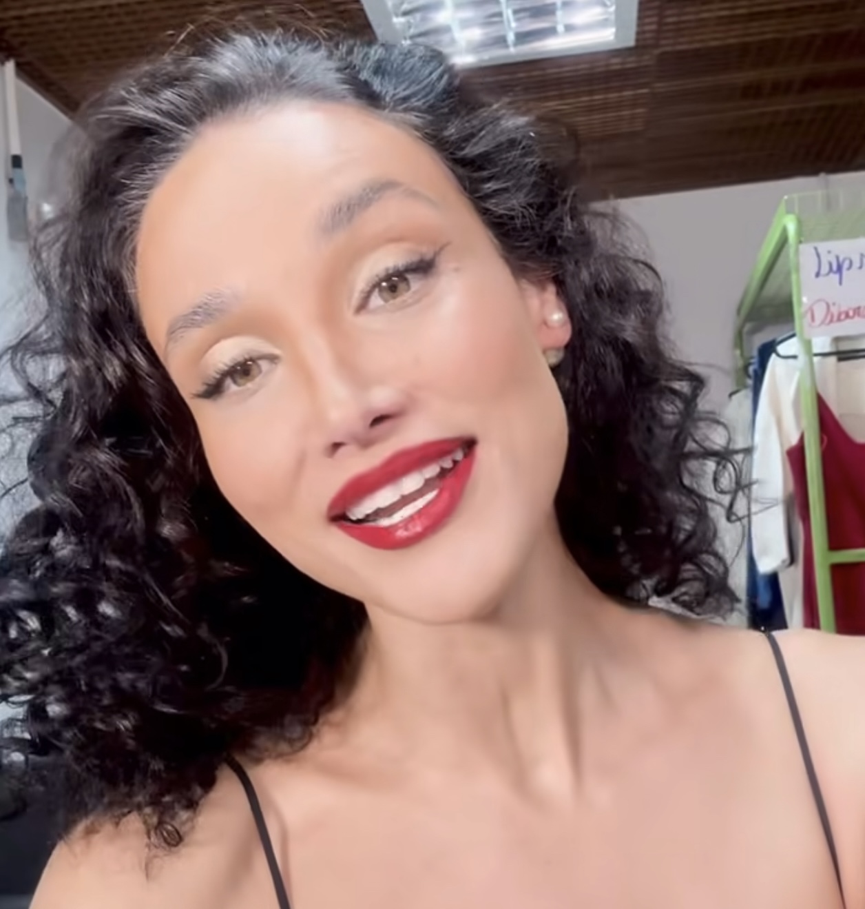 Débora Nascimento surpreende com revelação ao vivo no Domingão 