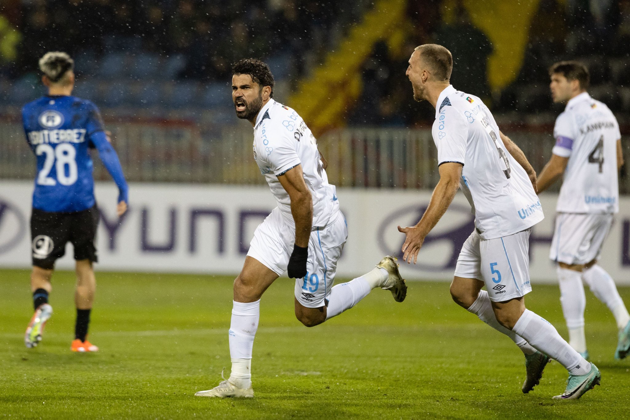 Grêmio derrota Huachipato para se garantir nas oitavas da Libertadores