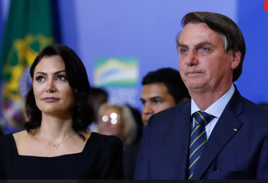 Michelle homenageia Bolsonaro após alta hospitalar: "Você é grande" 