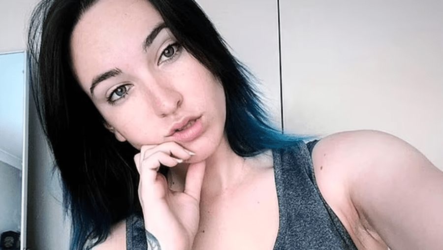 Jovem que nasceu com duas vaginas pensava que era uma condição comum