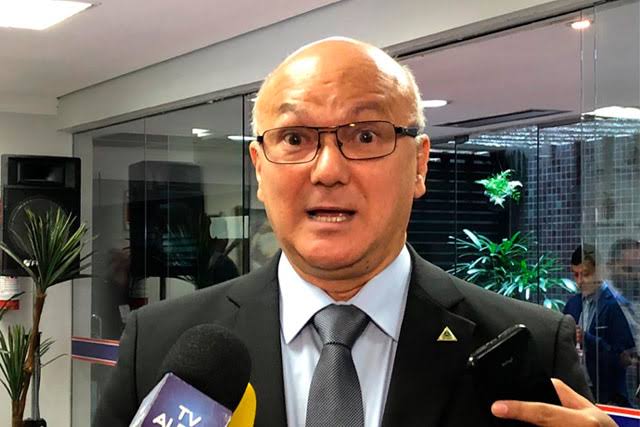 Coronel Menezes deixa de pagar multa de acordo com o TRE-AM