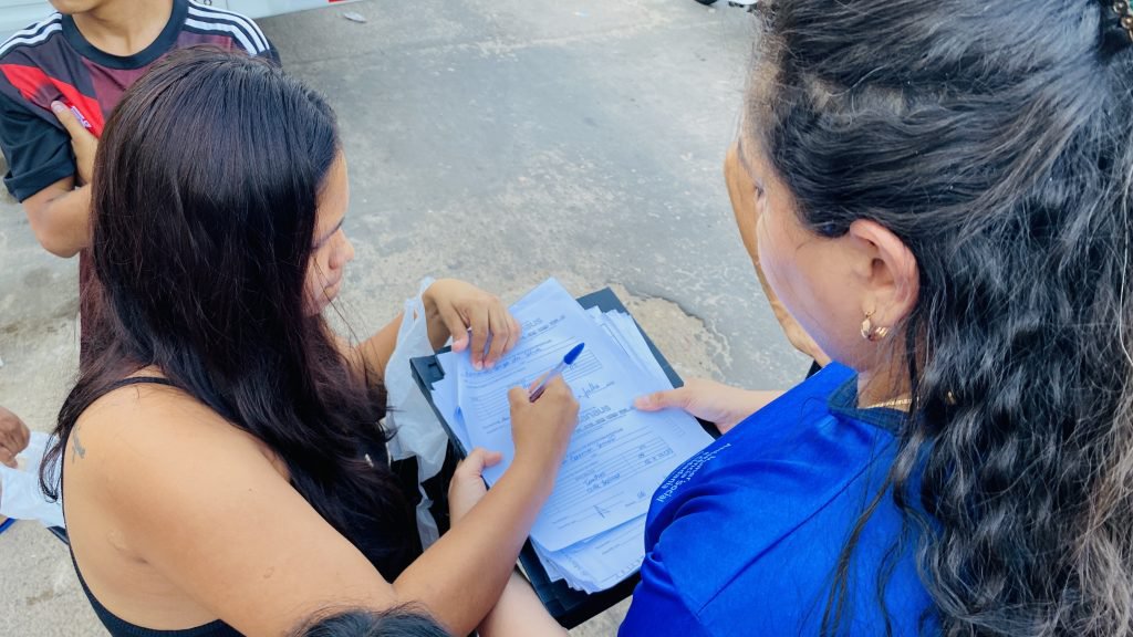 Prefeitura entrega doações às famílias afetadas pelo incêndio em Manaus