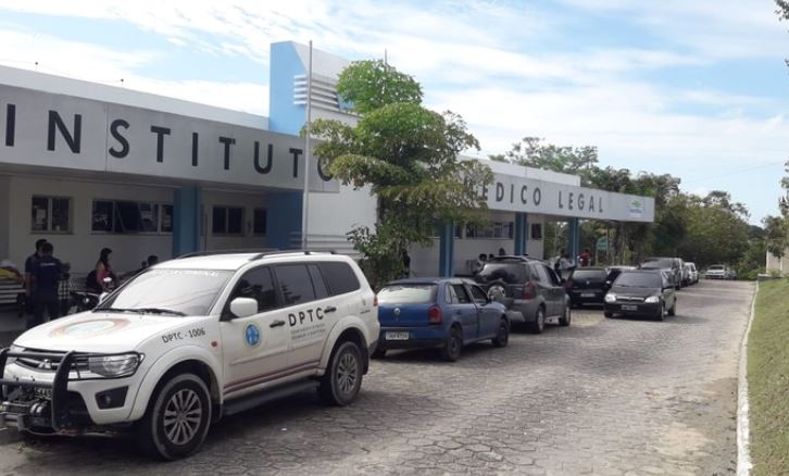 Criminosos interrompem conversa de amigos para matar adolescente em Manaus