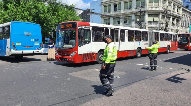 Ônibus articulados que circulam no Centro de Manaus têm rota alterada; veja