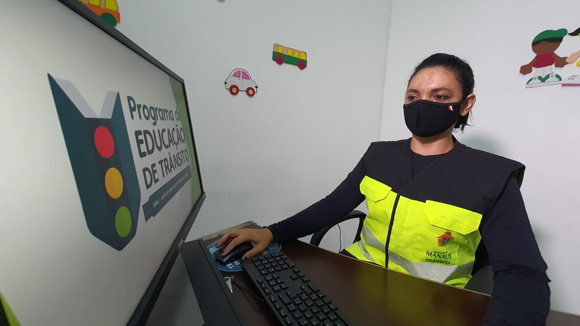 Curso de Pilotagem Defensiva é oferecido para mototaxistas em Manaus