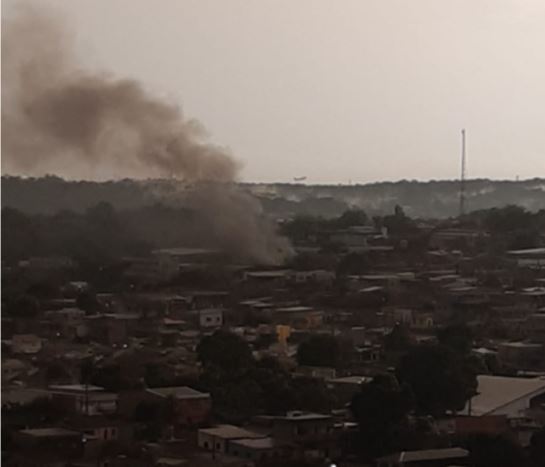 Incêndio em ferro velho desespera moradores em Manaus
