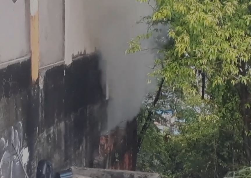 Incêndio em loja de tinta apavora populares e ameaça supermercado em Manaus
