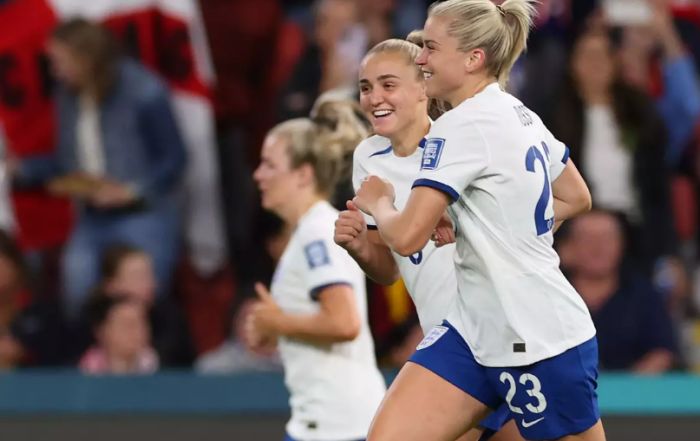 Haiti surpreende e faz jogo duro, mas Inglaterra vence em estreia