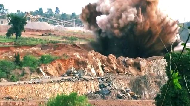 China: trabalhadores estão retidos em mina de ouro após explosão