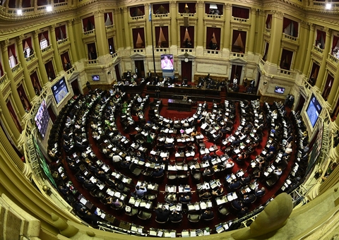 Senadores votam hoje projeto de legalização do aborto na Argentina