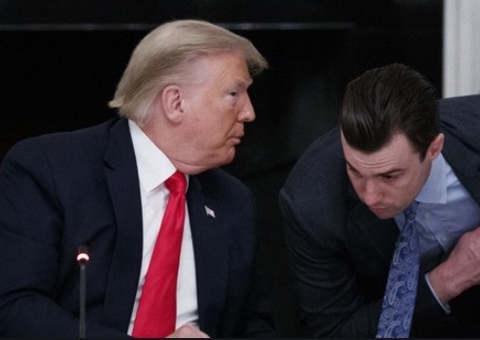 Assessor pessoal de Trump testa positivo para Covid-19