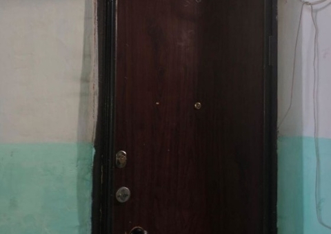 Bebê é encontrada após ser escondida pela mãe por seis meses em armário