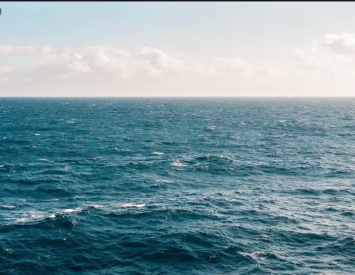 Barco com imigrantes africanos afunda na costa da Tunísia