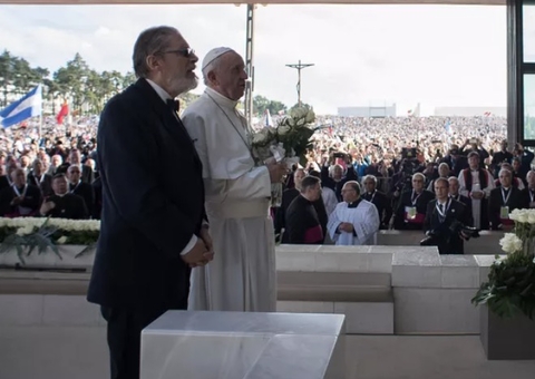Médico pessoal do Papa Francisco morre após testar positivo para covid-19