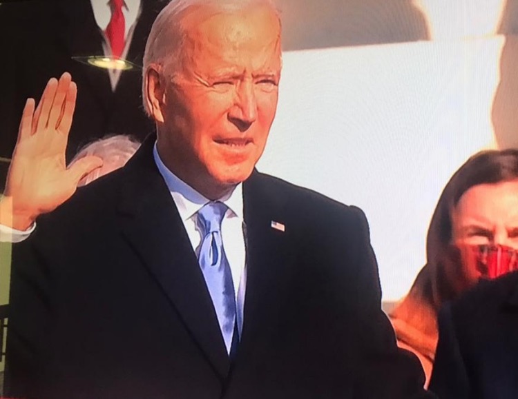 Joe Biden toma posse como presidente dos EUA