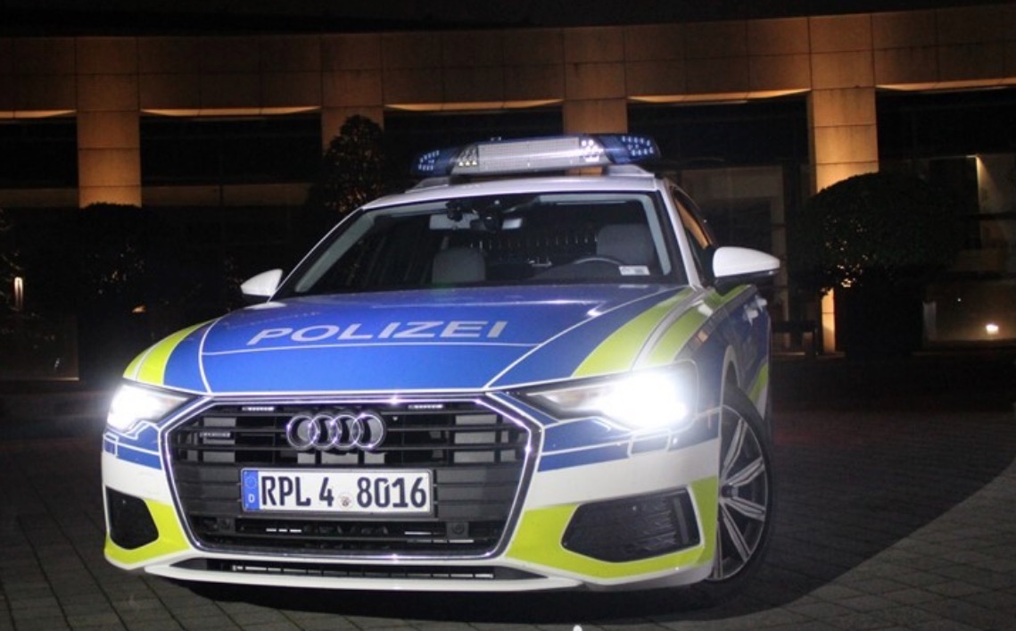 Carro invade área fechada e atropela pedestres na Alemanha; há mortos