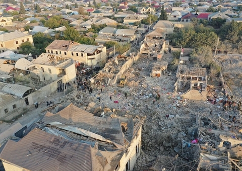 Bombardeio atinge área residencial e deixa mortos no Azerbaijão 