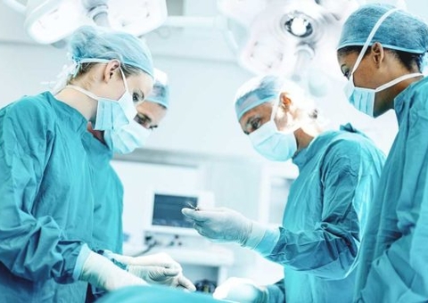 EUA investigam denúncia de retirada de úteros de imigrantes presas