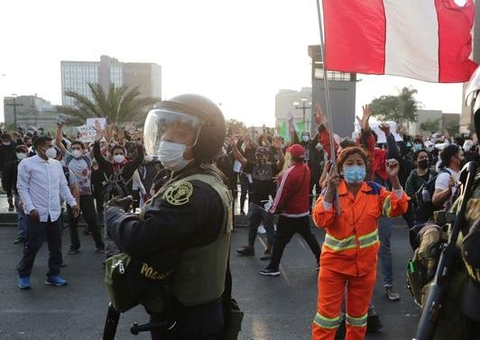 Congresso elege parlamentar de centro para Presidência do Peru