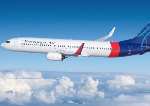 Corpos de vítimas são encontrados após queda de avião na Indonésia