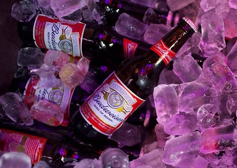 Fabricante da Budwiser anuncia bolsa de estudos para negros nos EUA