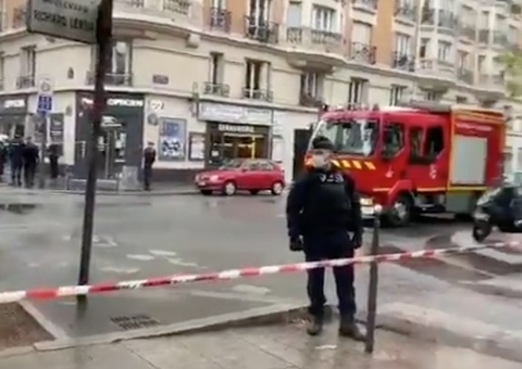 Ataque a faca deixa 2 pessoas feridas perto de ex-prédio de jornal em Paris