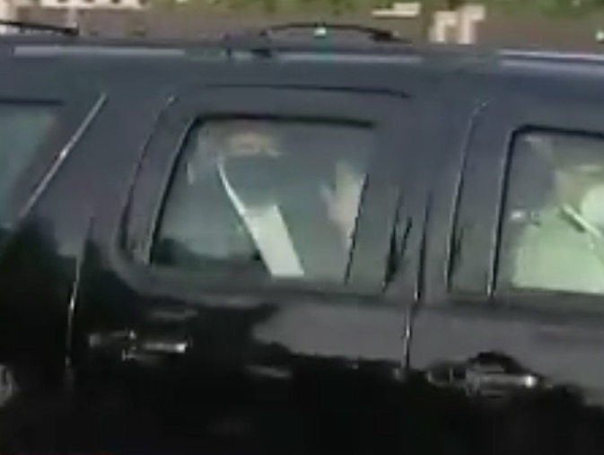 Médico se revolta com passeio de Trump e faz textão na web: 'insanidade'