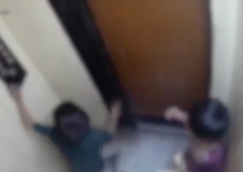 Vídeo mostra momento em que menino de 5 anos é esmagado por elevador 