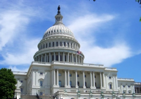 Polícia prende homem fortemente armado em área restrita de Capitólio 