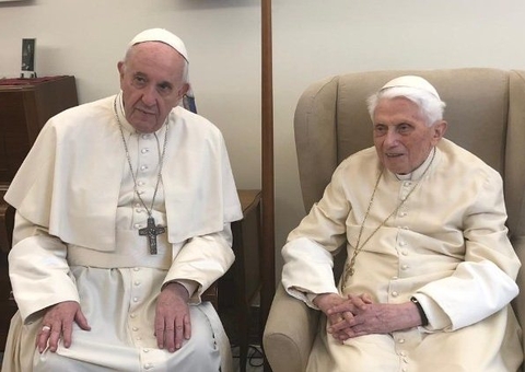 Papas Francisco e Bento XVI são vacinados contra a covid-19 na Itália