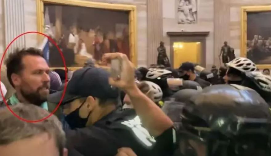 Campeão olímpico da natação Klete Keller é flagrado na invasão do Capitólio