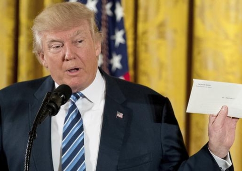 Mulher suspeita de tentar matar Trump com carta envenenada é presa nos EUA