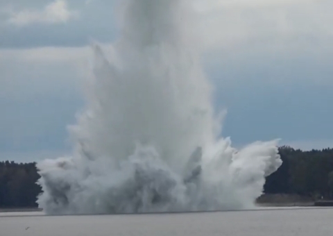Bomba da Segunda Guerra explode durante desativação na Polônia; vídeo