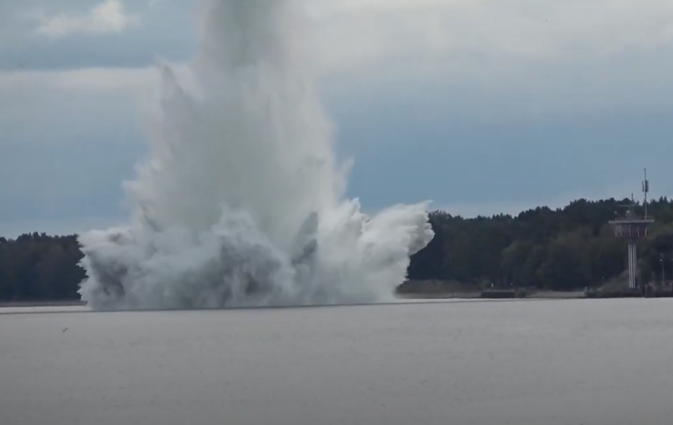 Bomba da Segunda Guerra explode durante desativação na Polônia; vídeo