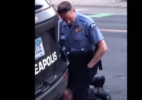 Ex-policial que asfixiou George Floyd é liberado após pagar fiança