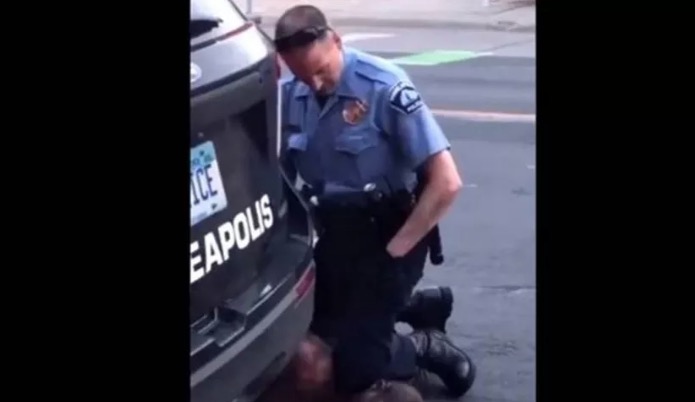 Ex-policial que asfixiou George Floyd é liberado após pagar fiança