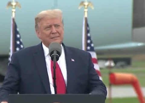 Trump apresenta melhora, mas não está fora de perigo, diz boletim médico