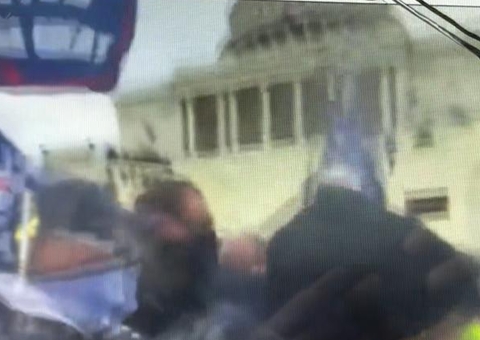 Mulher leva tiro durante invasão pró-Trump ao Congresso americano