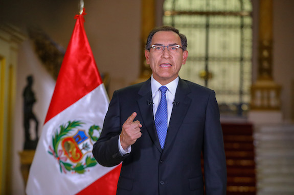 Presidente Martín Vizcarra sofre impeachment no Peru