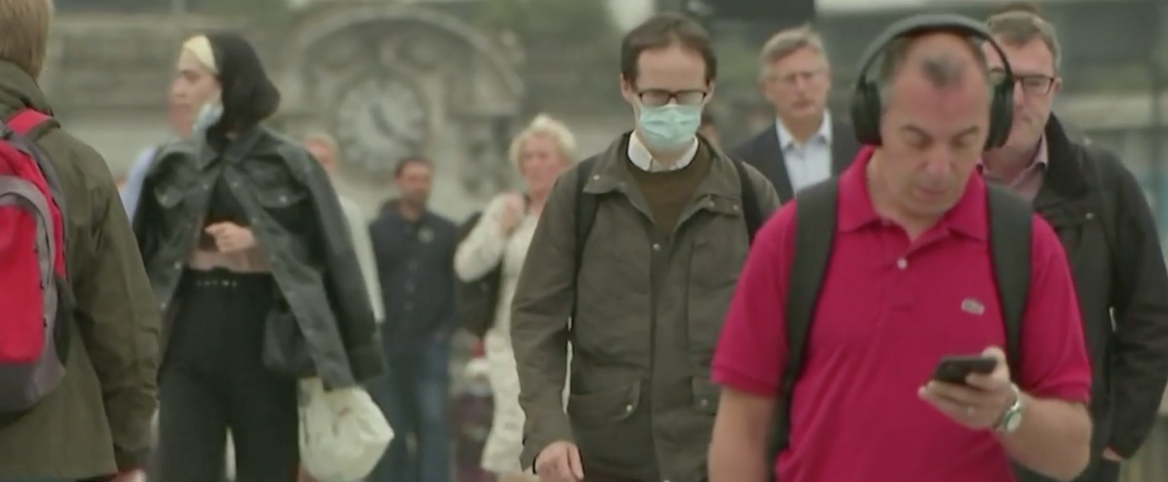 Reino Unido bate 6,6 mil casos de covid-19 em 24h