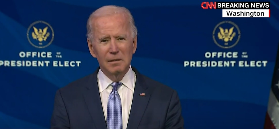 'A democracia americana está sob um ataque sem precedentes', diz Biden