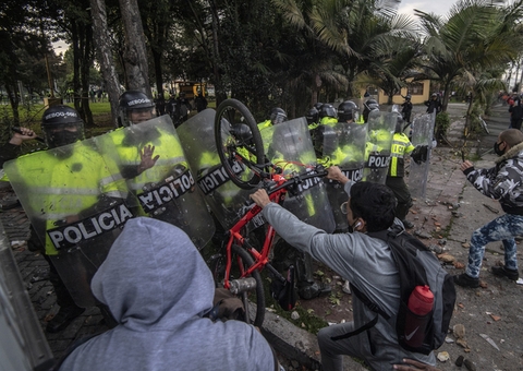 Protestos contra violência policial deixam dez mortos na Colômbia