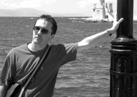Polícia da França prende 11º pessoa ligada a jovem que decapitou professor